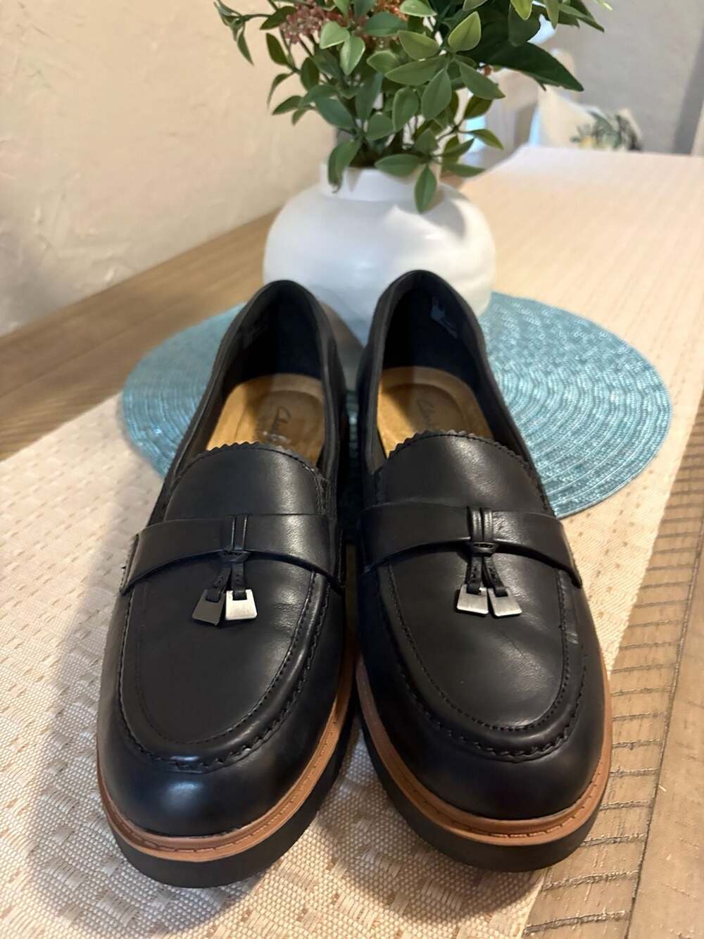 Clarks Collection Men’s Black Leather Tassel Loafers size 12- (B1-15)